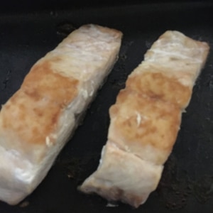 霧吹きでレベルアップ鮭の塩焼き